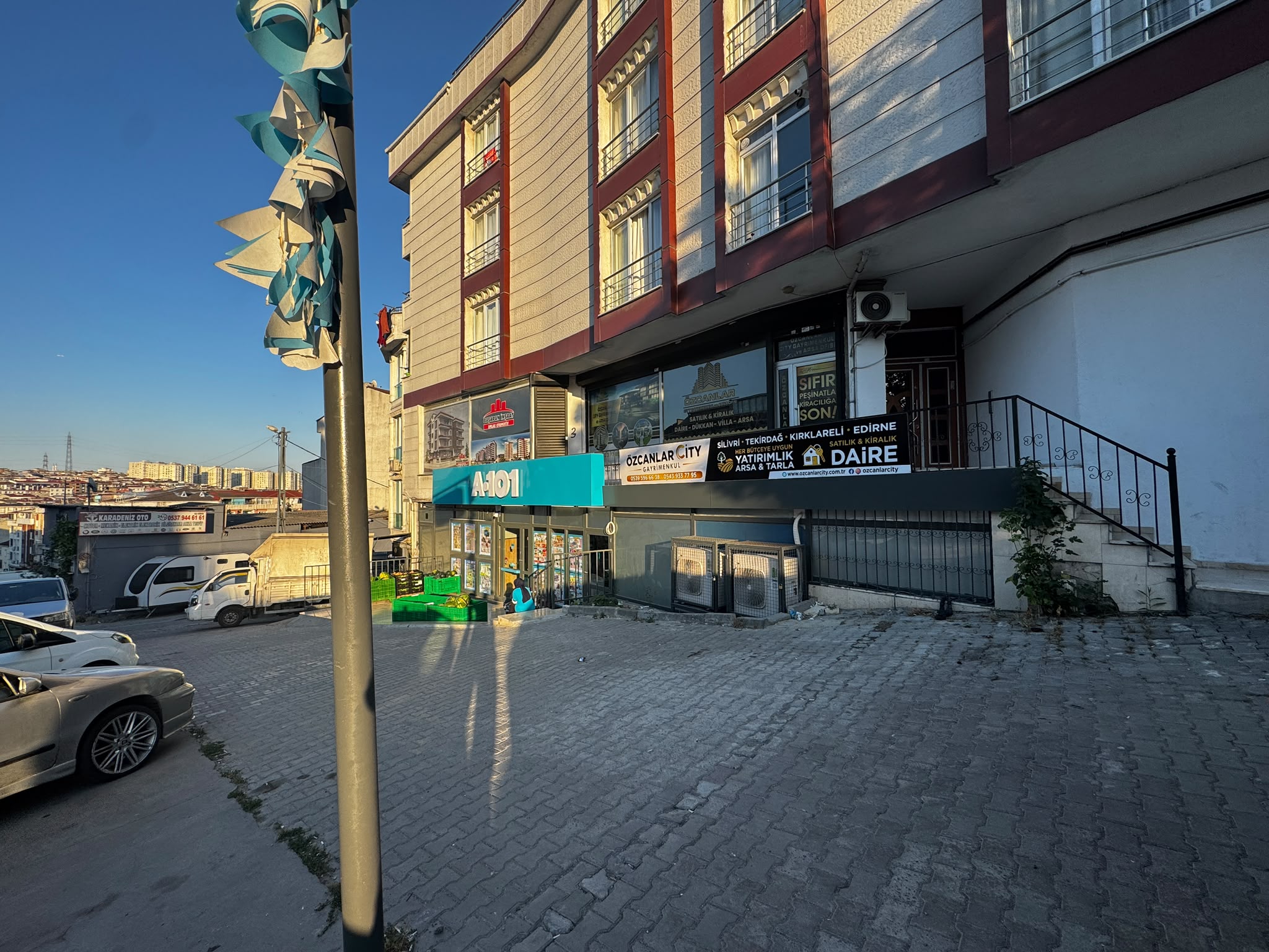 Özcanlar City GYO ofis sokak görünümü